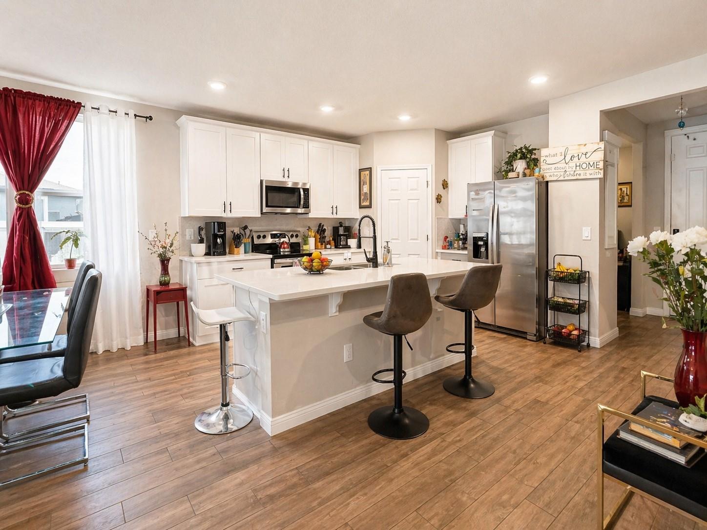 Listing photo id 11 for 445 Mckenna Drive