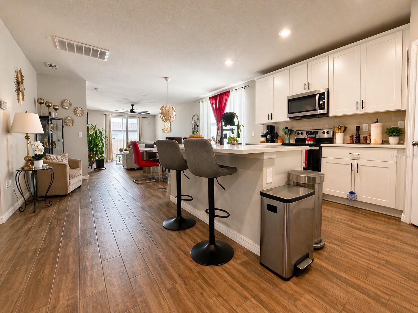 Listing photo id 12 for 445 Mckenna Drive