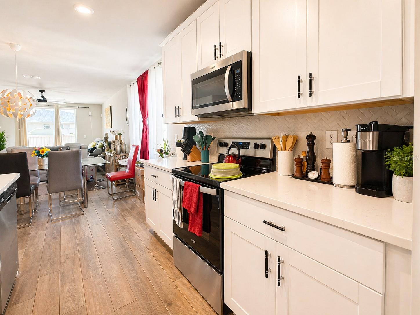 Listing photo id 13 for 445 Mckenna Drive