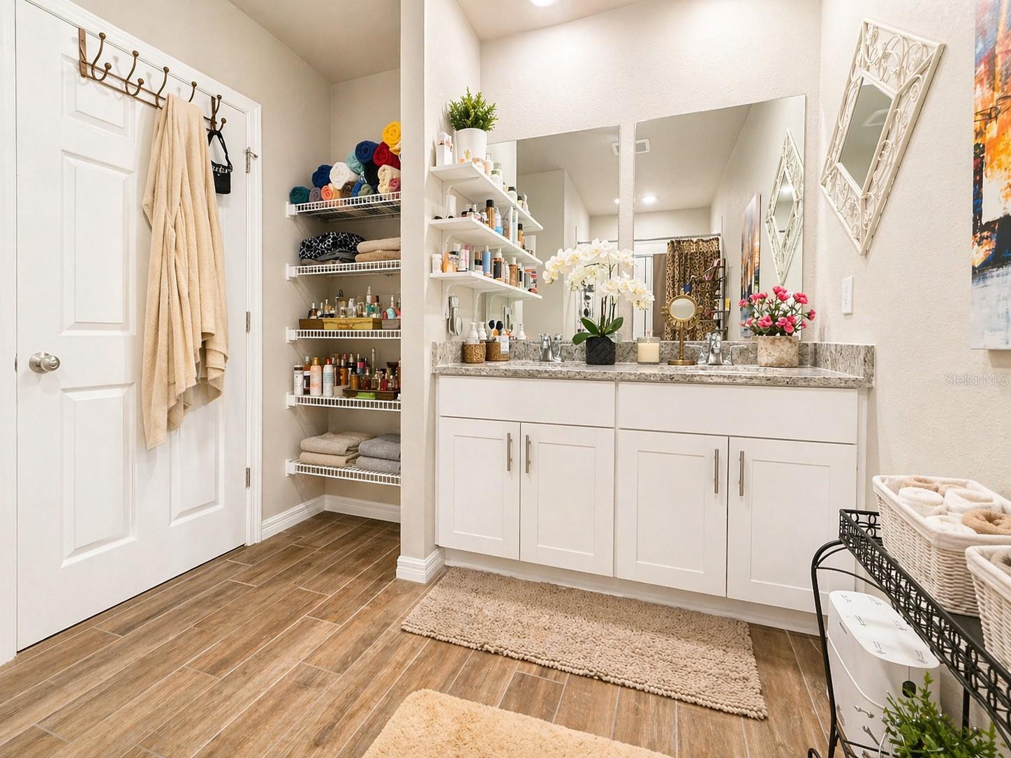 Listing photo id 14 for 445 Mckenna Drive