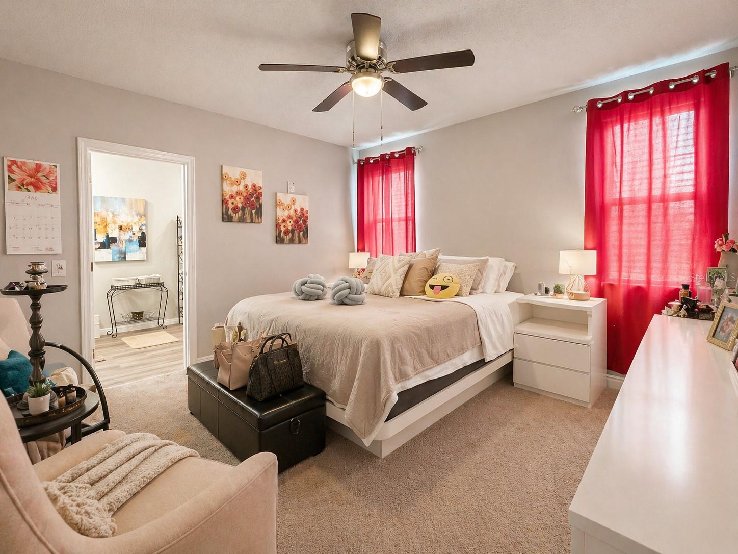 Listing photo id 15 for 445 Mckenna Drive