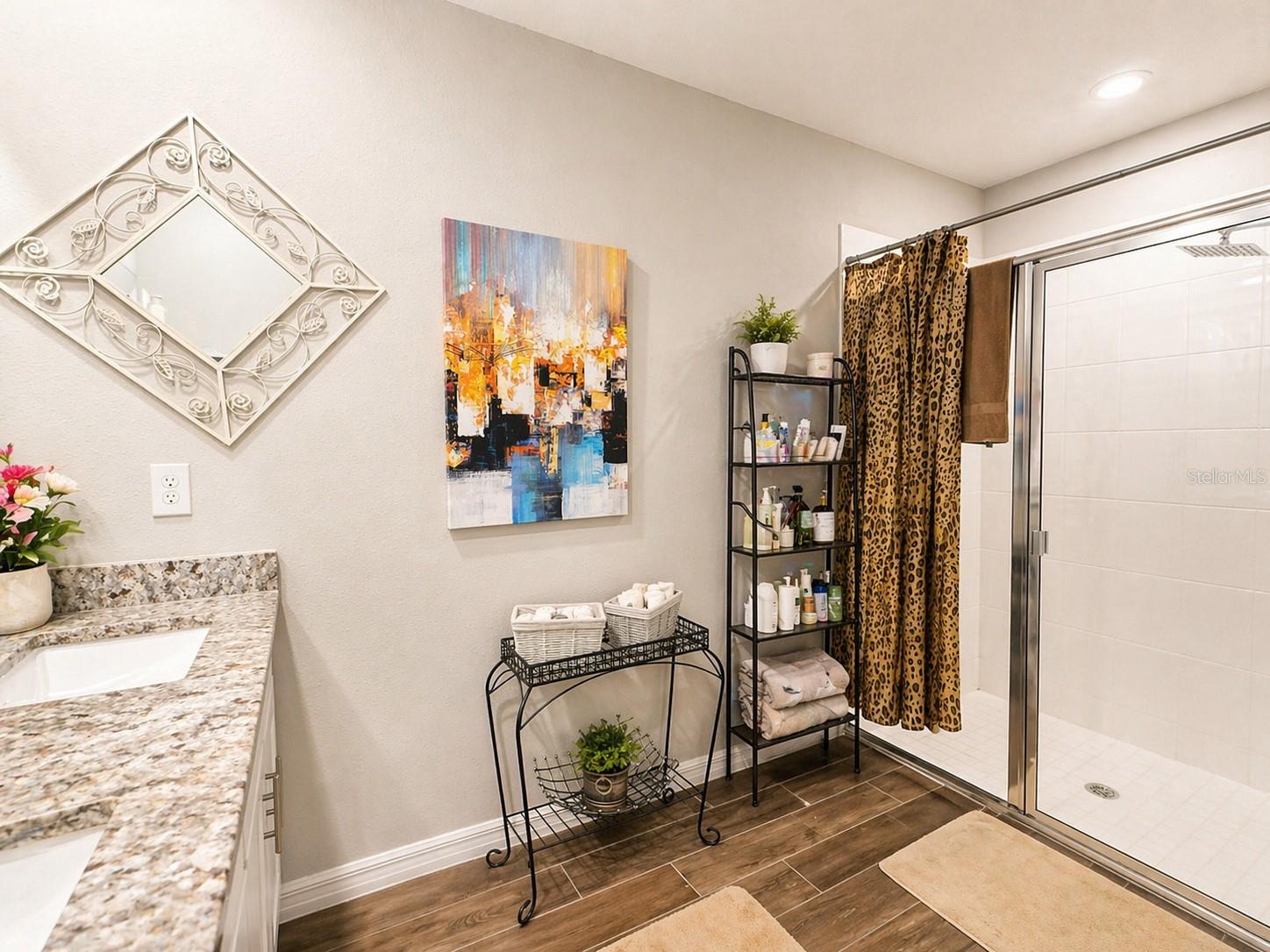 Listing photo id 18 for 445 Mckenna Drive