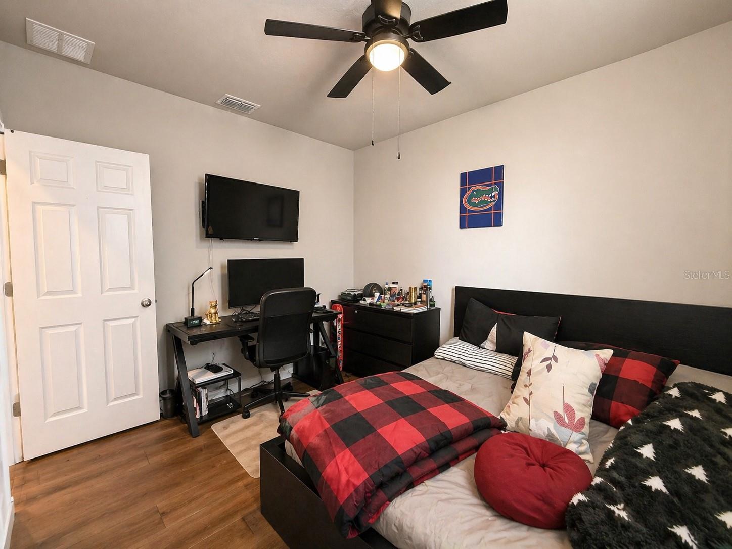 Listing photo id 20 for 445 Mckenna Drive