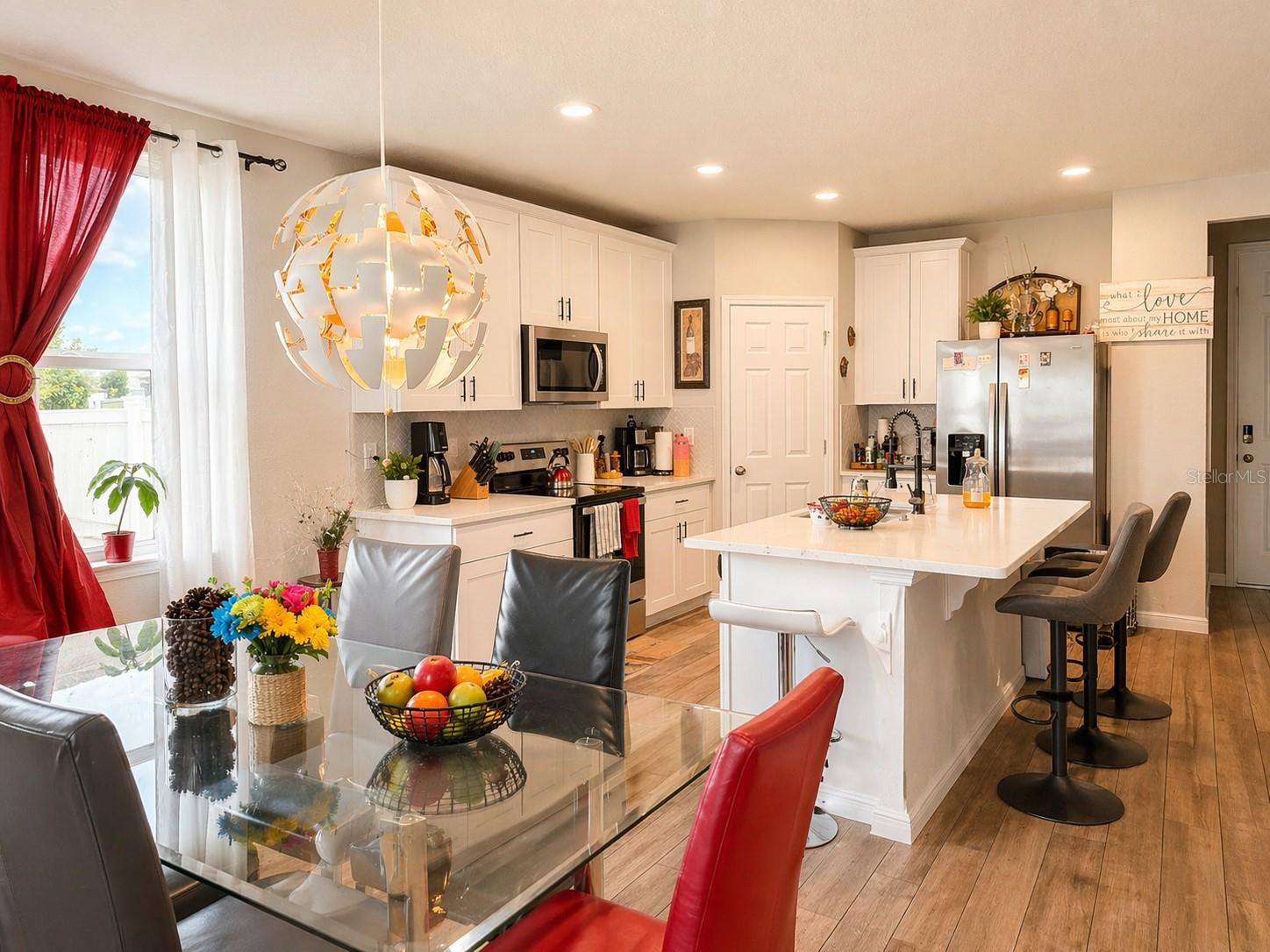 Listing photo id 5 for 445 Mckenna Drive