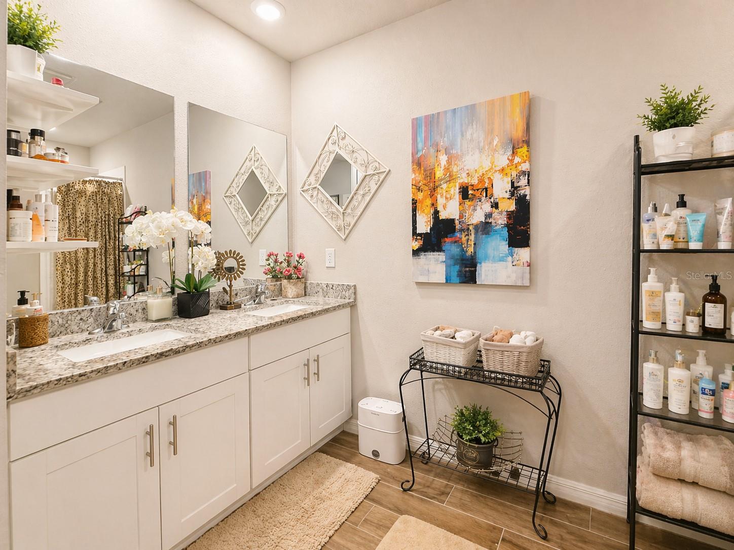 Listing photo id 7 for 445 Mckenna Drive