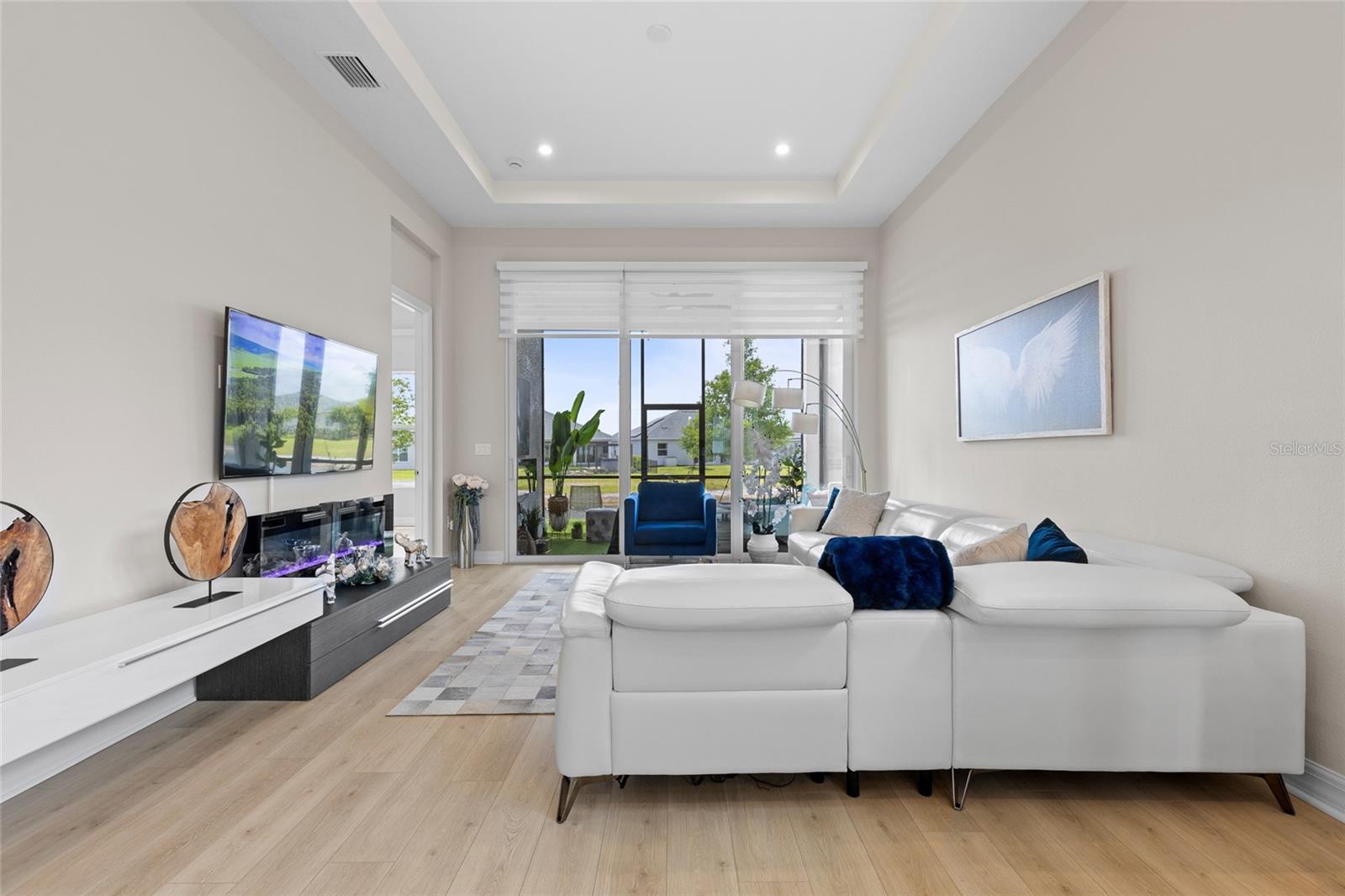 Image 11 of 37 For 819 Liliana Drive