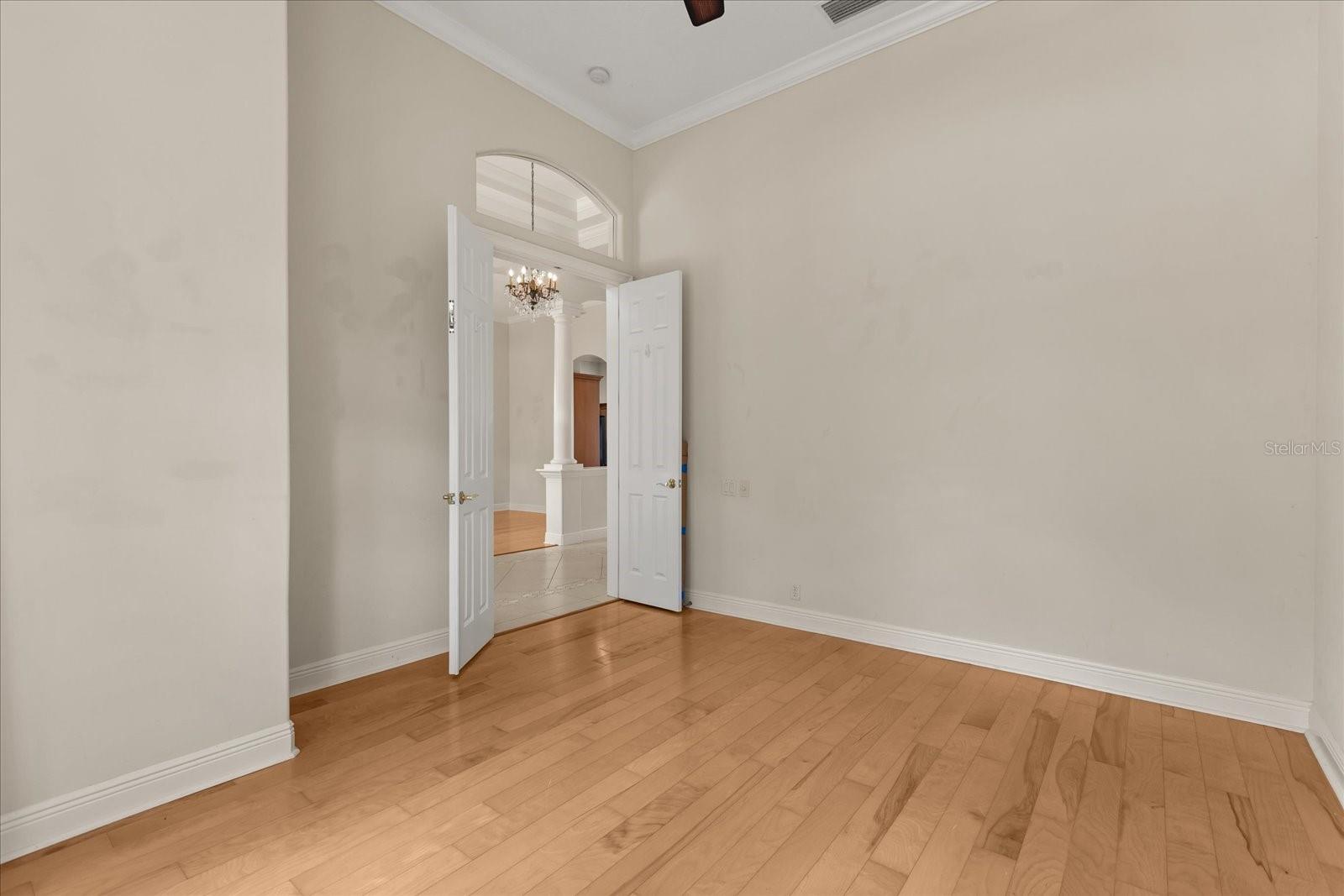 Image 15 of 52 For 420 Valley Stream Drive