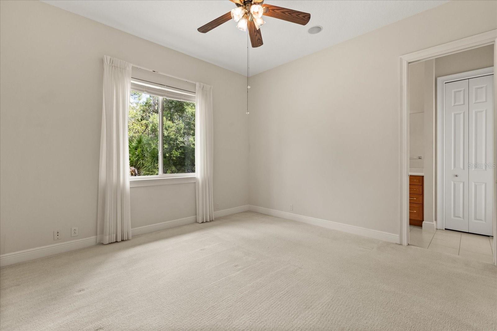 Image 32 of 52 For 420 Valley Stream Drive