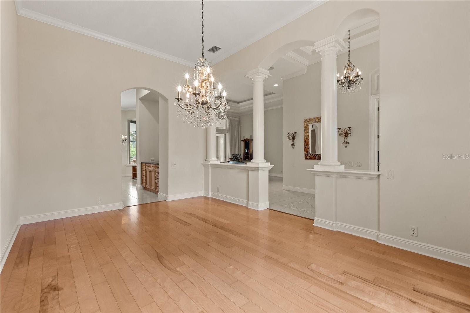 Image 7 of 52 For 420 Valley Stream Drive