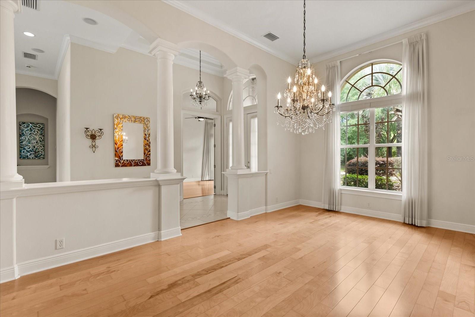 Image 9 of 52 For 420 Valley Stream Drive