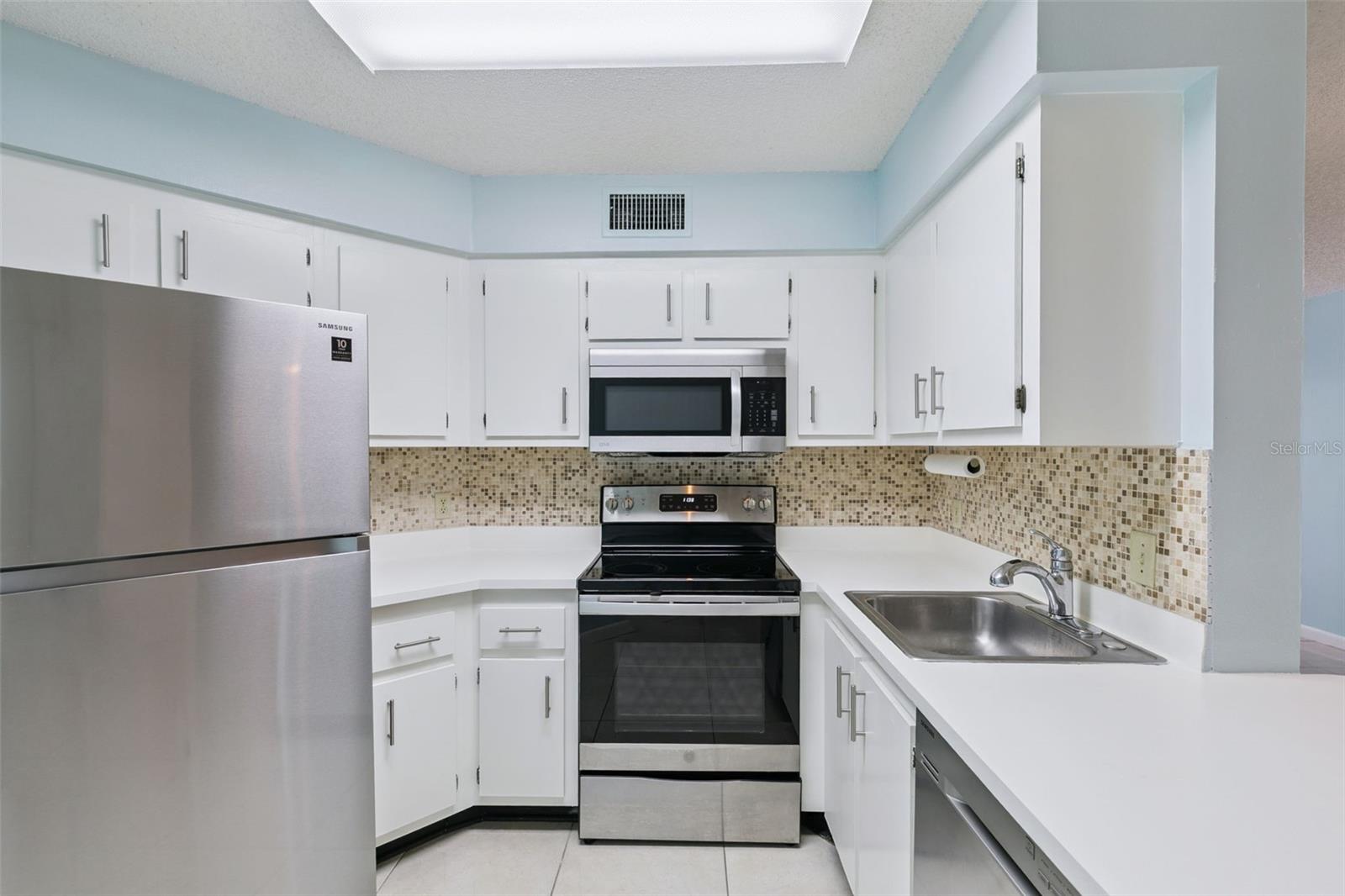 Image 6 of 30 For 3685 Atrium Drive L1