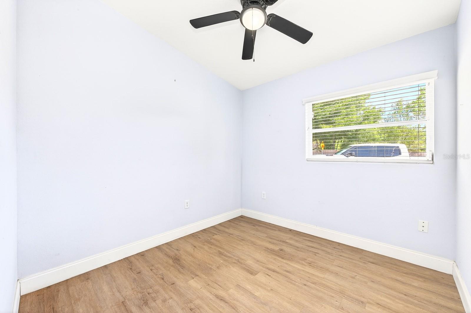 Image 12 of 24 For 1412 Lakecrest Drive