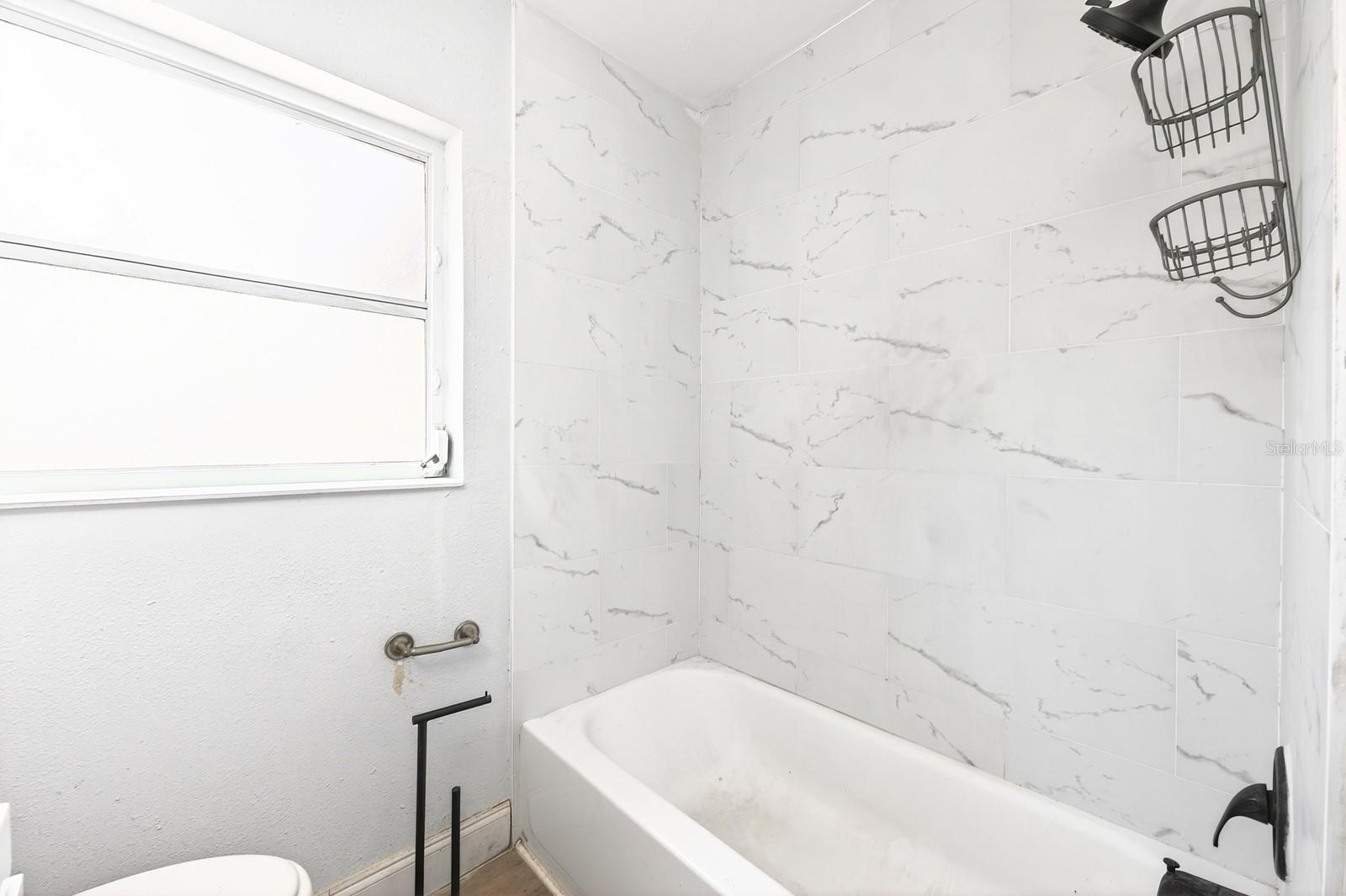 Image 14 of 24 For 1412 Lakecrest Drive