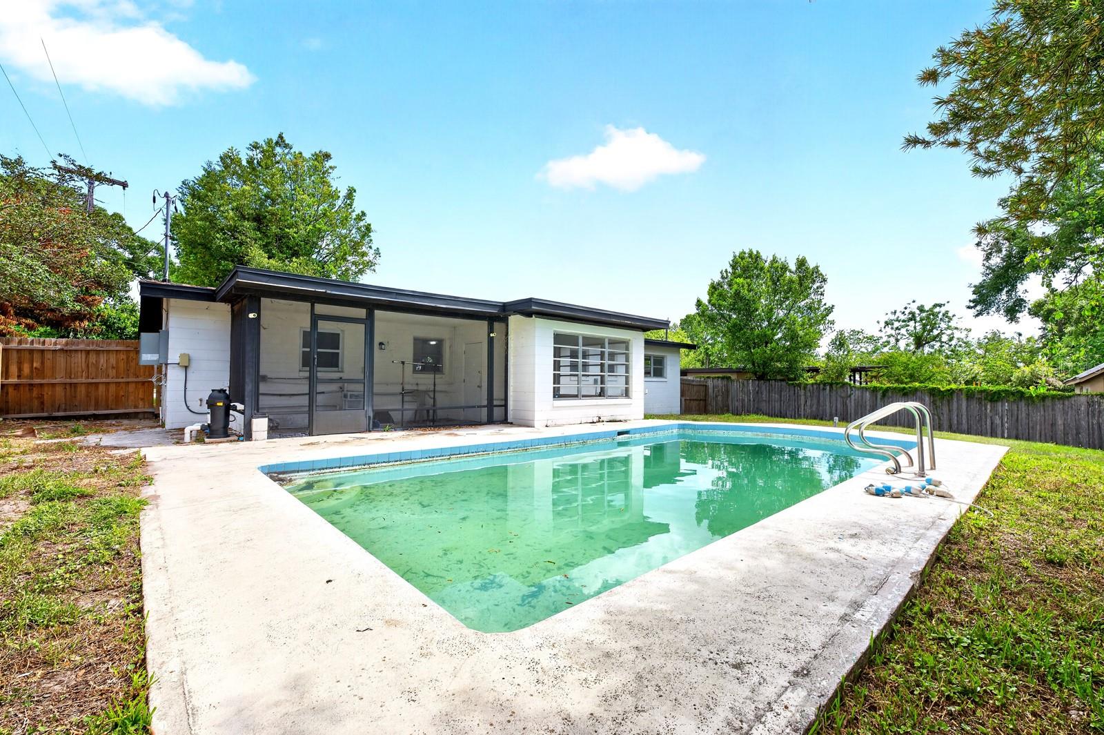 Image 16 of 24 For 1412 Lakecrest Drive