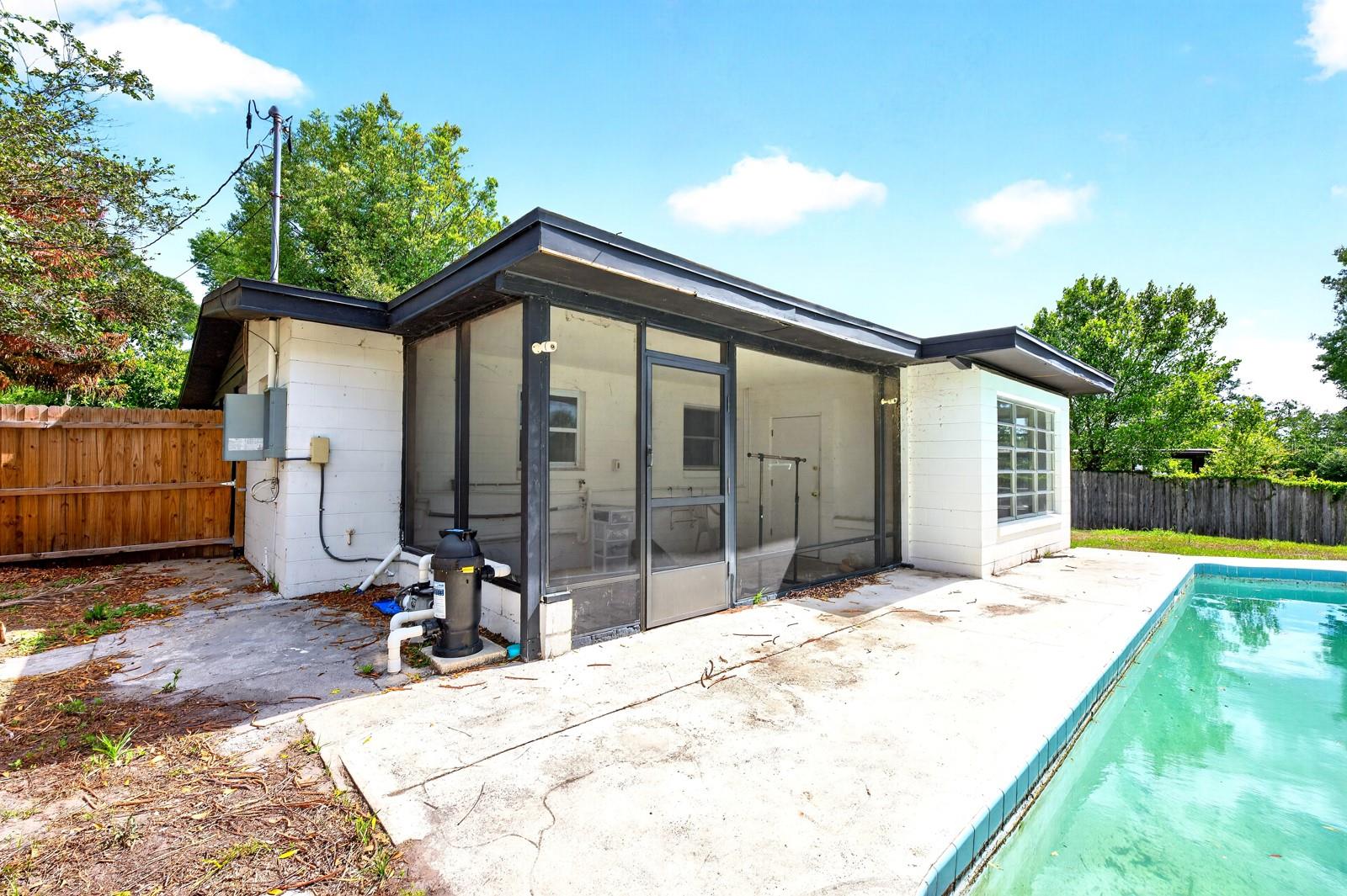 Image 17 of 24 For 1412 Lakecrest Drive