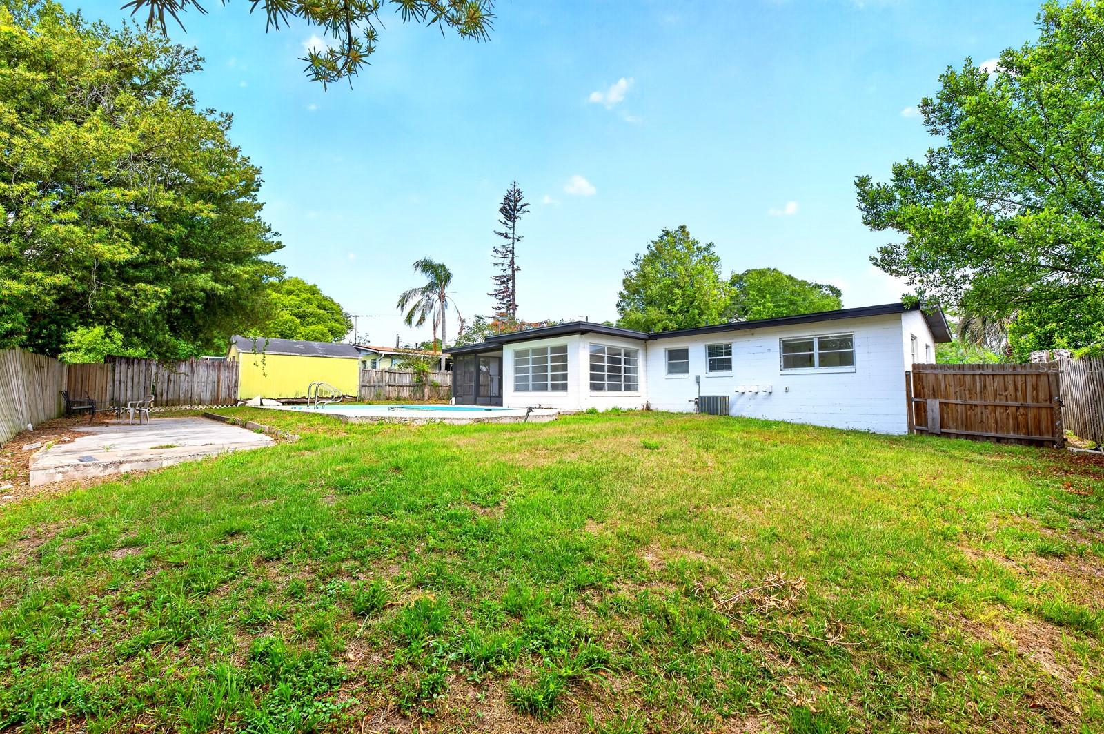 Image 18 of 24 For 1412 Lakecrest Drive