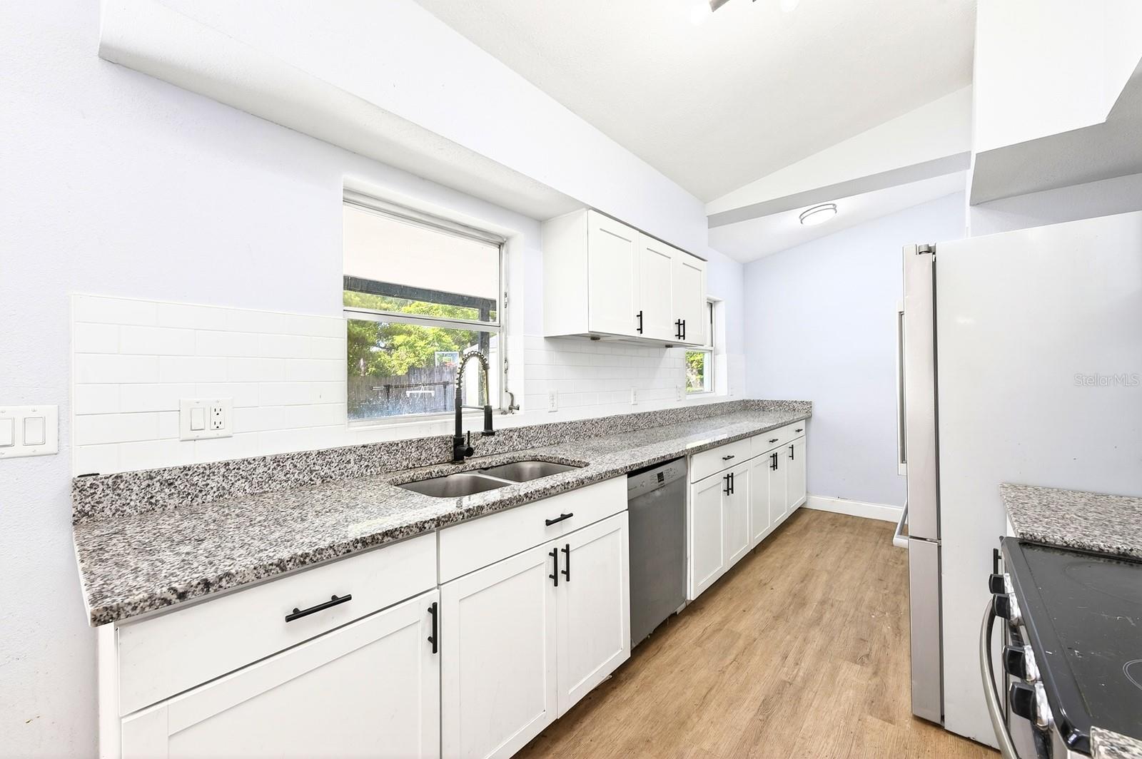 Image 7 of 24 For 1412 Lakecrest Drive