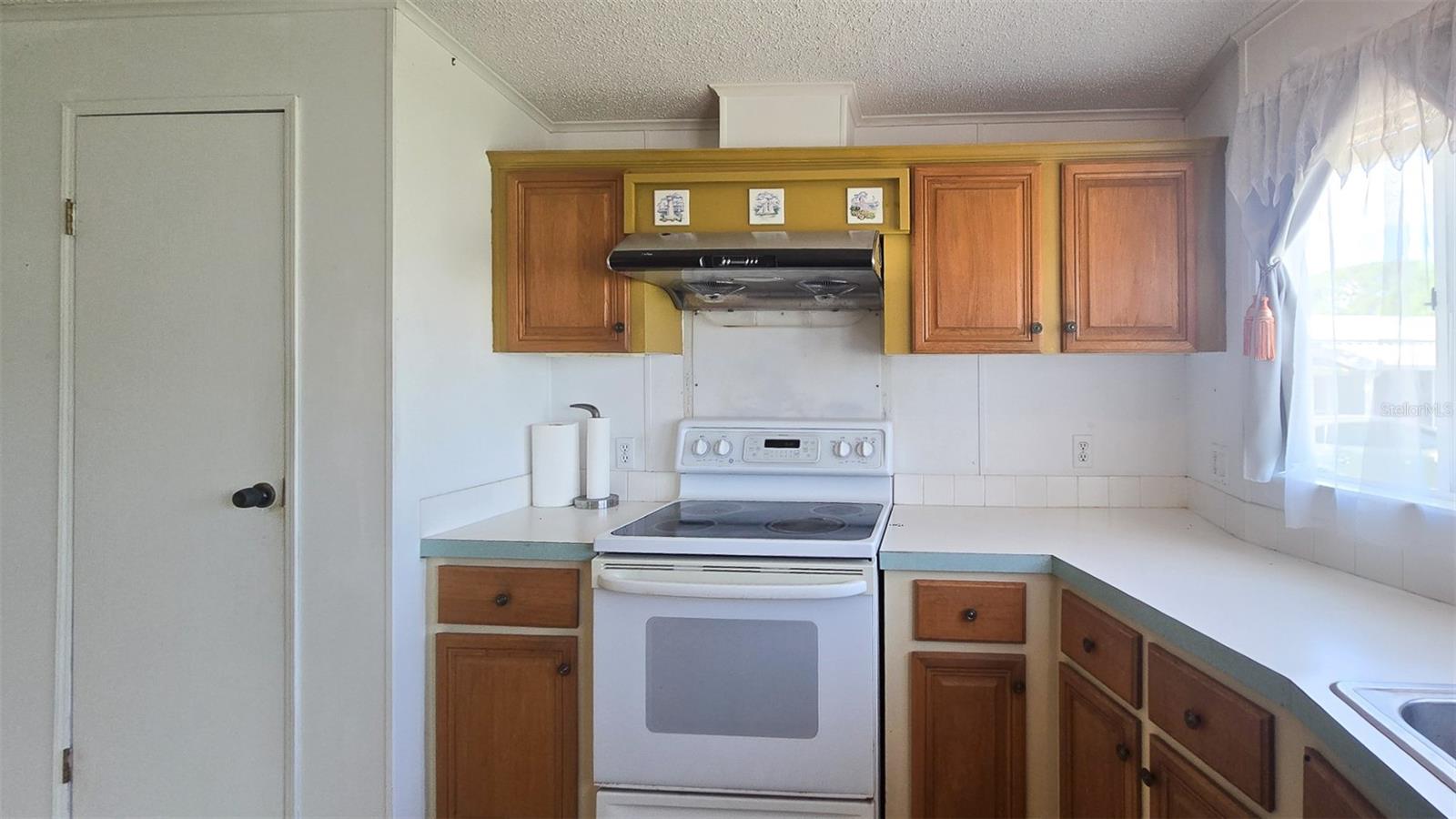 Image 12 of 27 For 300 Beech Court