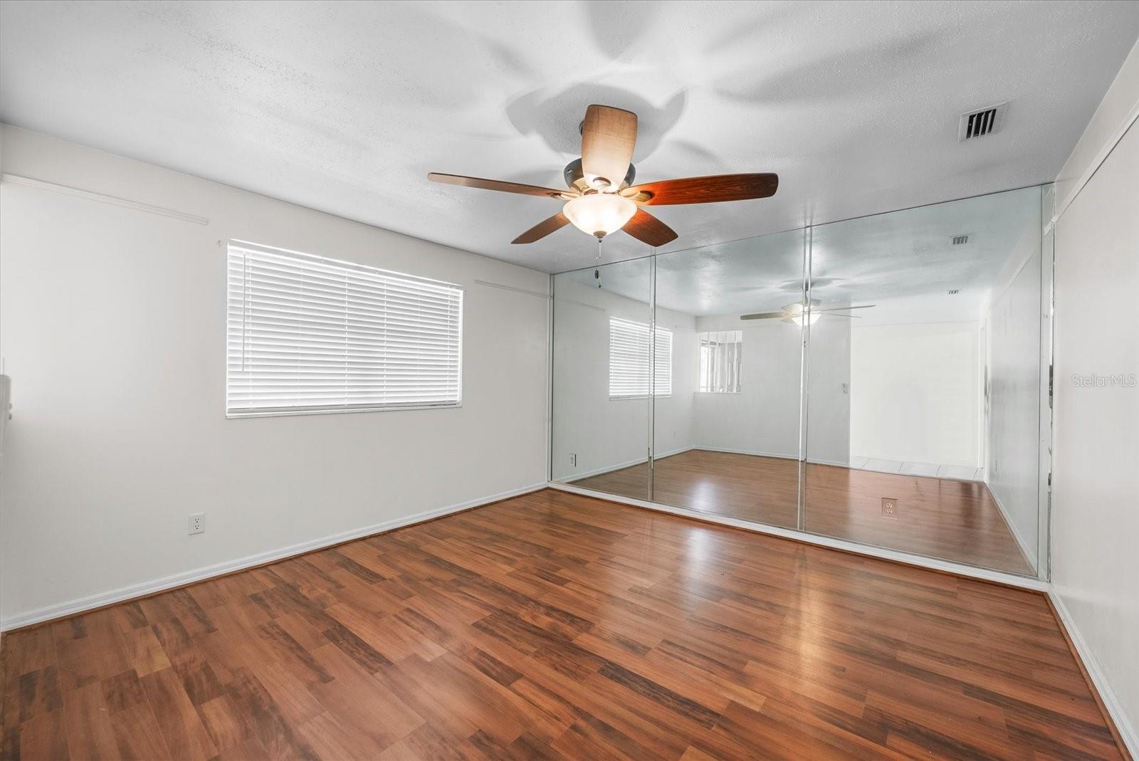 Listing photo id 8 for 2214 17th Terrace