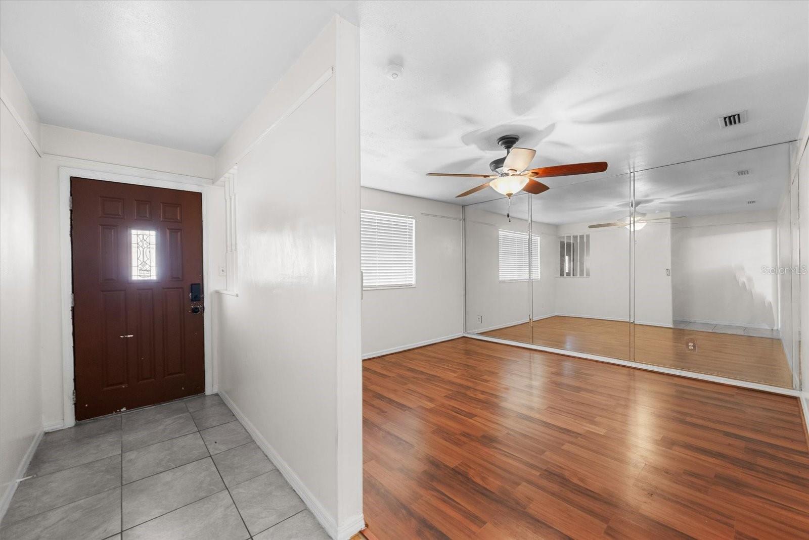 Listing photo id 10 for 2214 17th Terrace