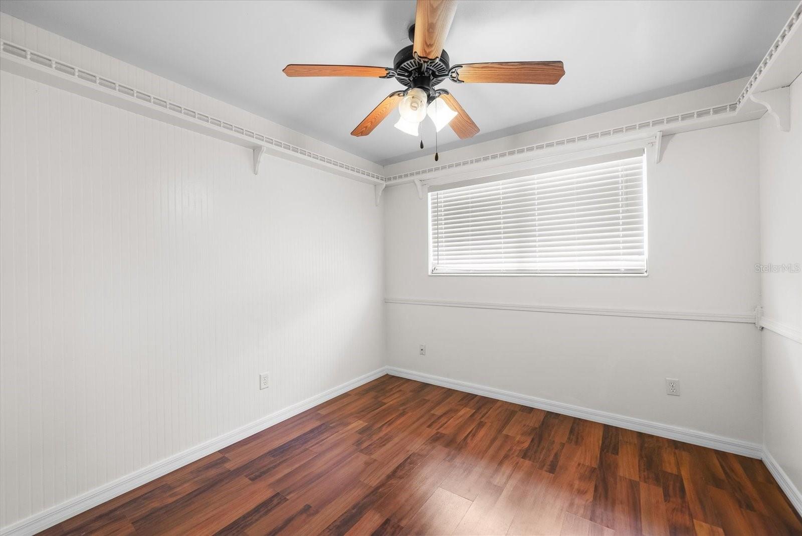 Listing photo id 11 for 2214 17th Terrace