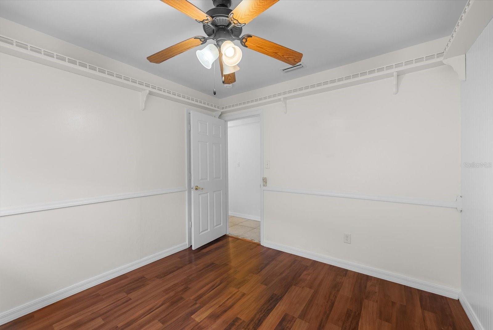 Listing photo id 12 for 2214 17th Terrace