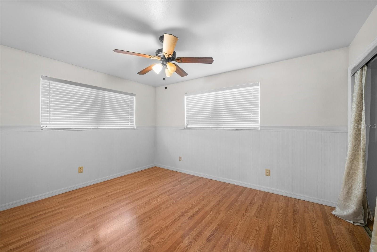 Listing photo id 13 for 2214 17th Terrace