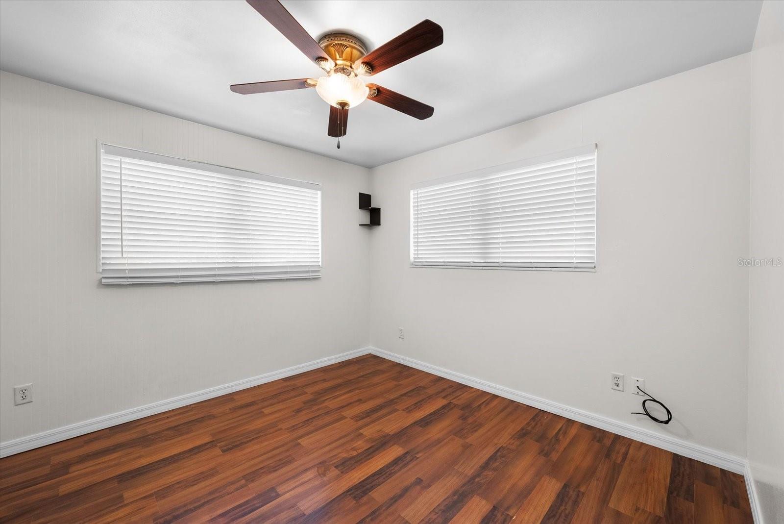 Listing photo id 14 for 2214 17th Terrace
