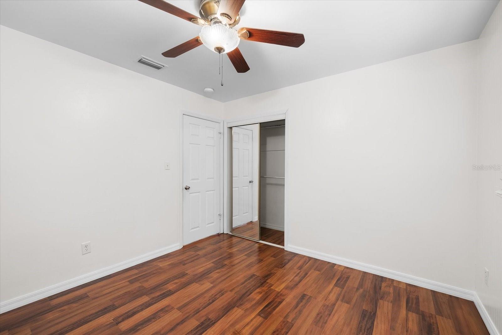 Listing photo id 15 for 2214 17th Terrace