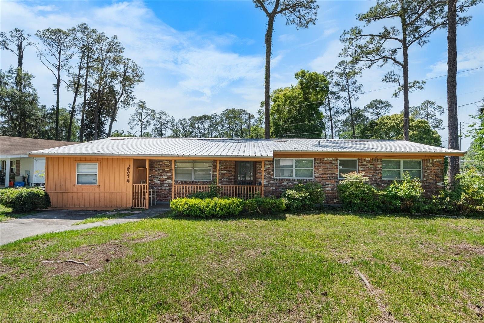 Listing photo id 0 for 2214 17th Terrace