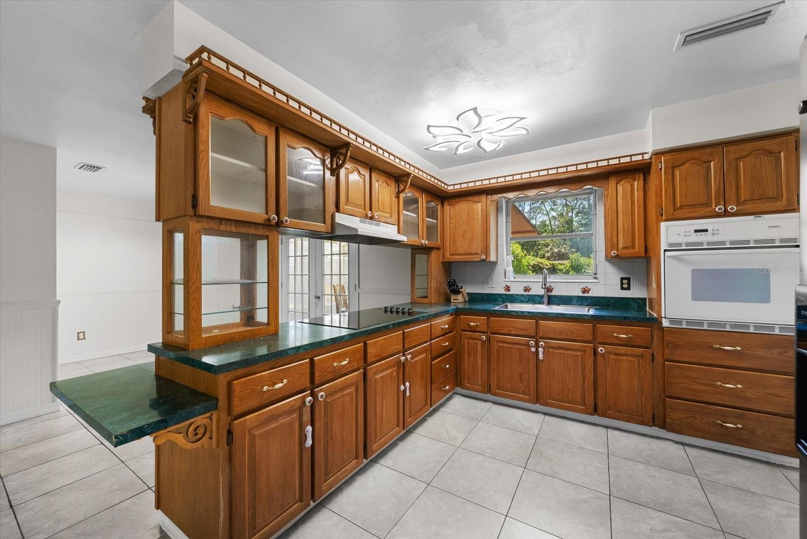 Listing photo id 1 for 2214 17th Terrace