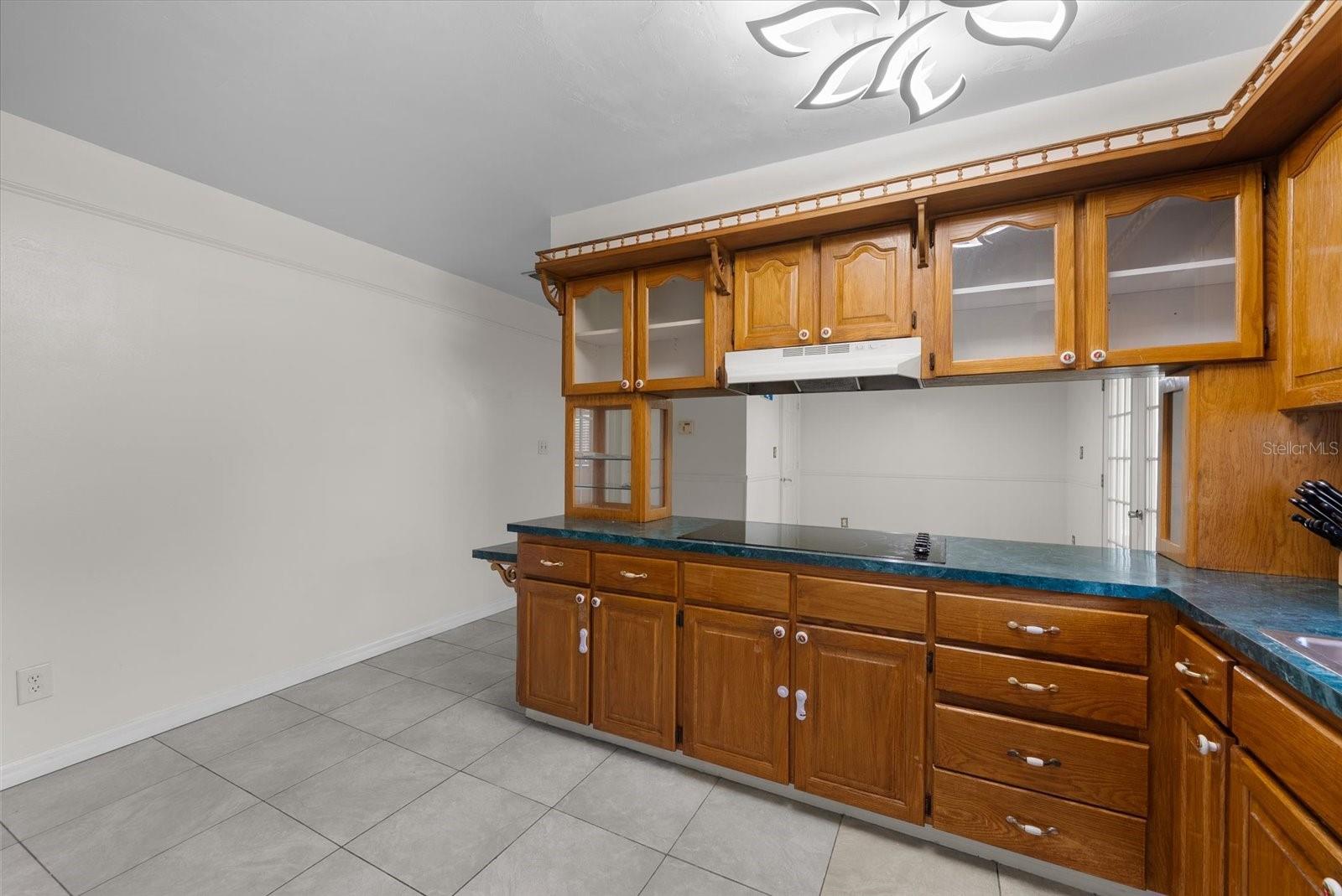 Listing photo id 2 for 2214 17th Terrace