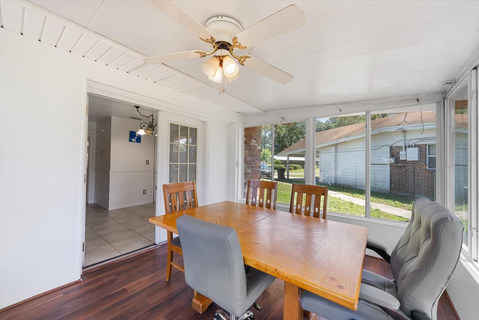 Listing photo id 4 for 2214 17th Terrace