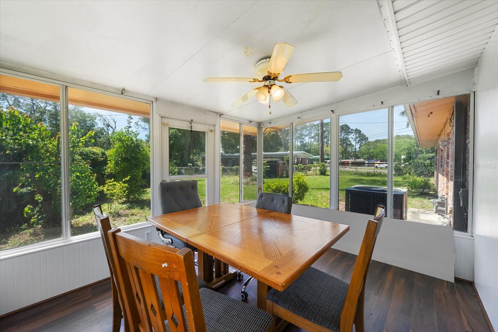 Listing photo id 5 for 2214 17th Terrace