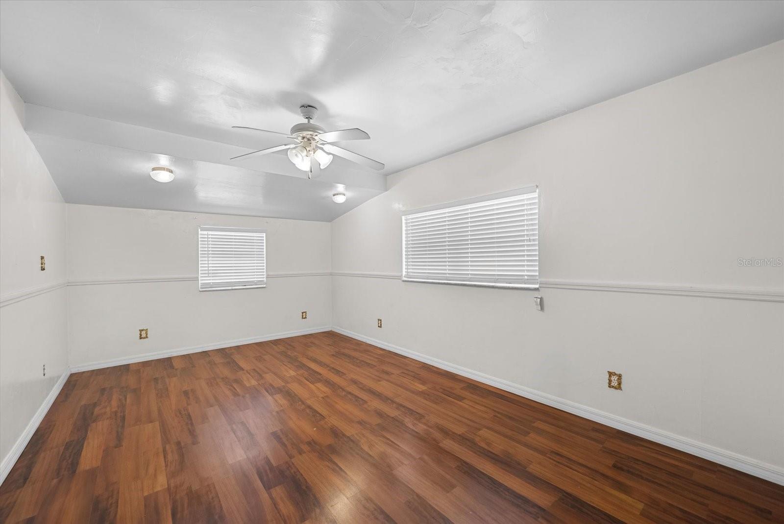 Listing photo id 6 for 2214 17th Terrace
