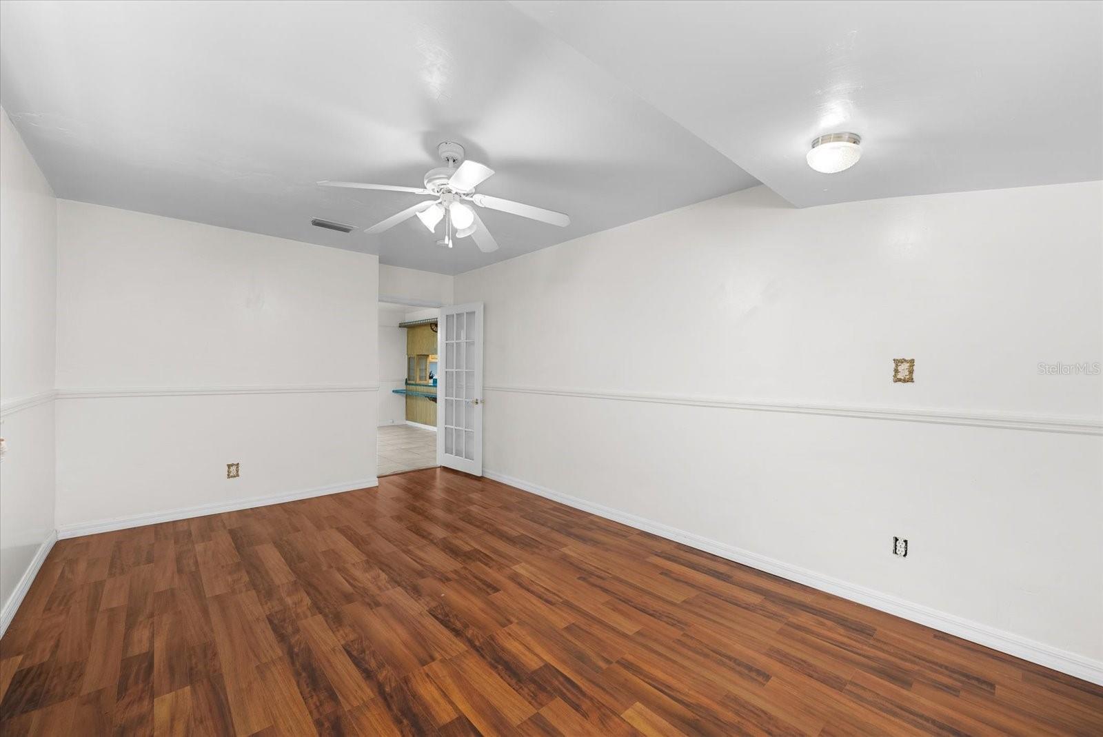 Listing photo id 7 for 2214 17th Terrace