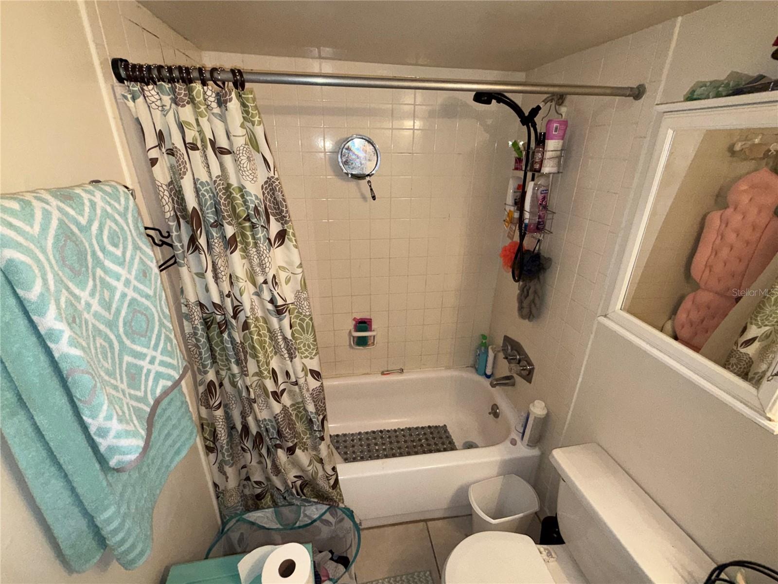 Image 19 of 25 For 135 Springwood Circle E