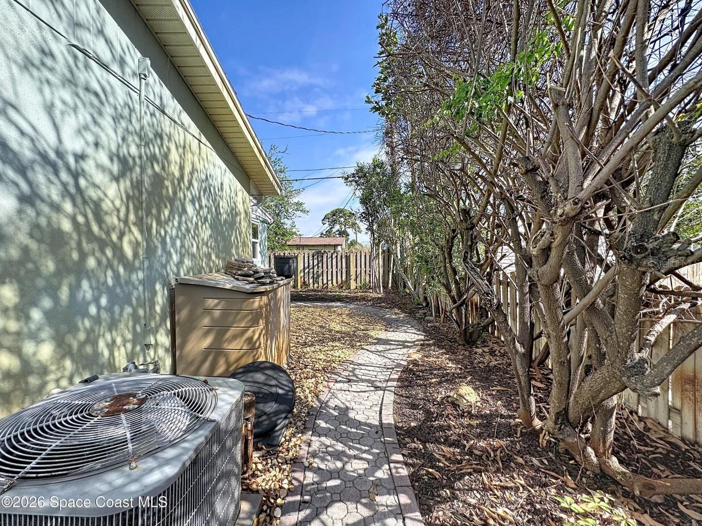 Image 30 of 36 For 1315 Lester Court