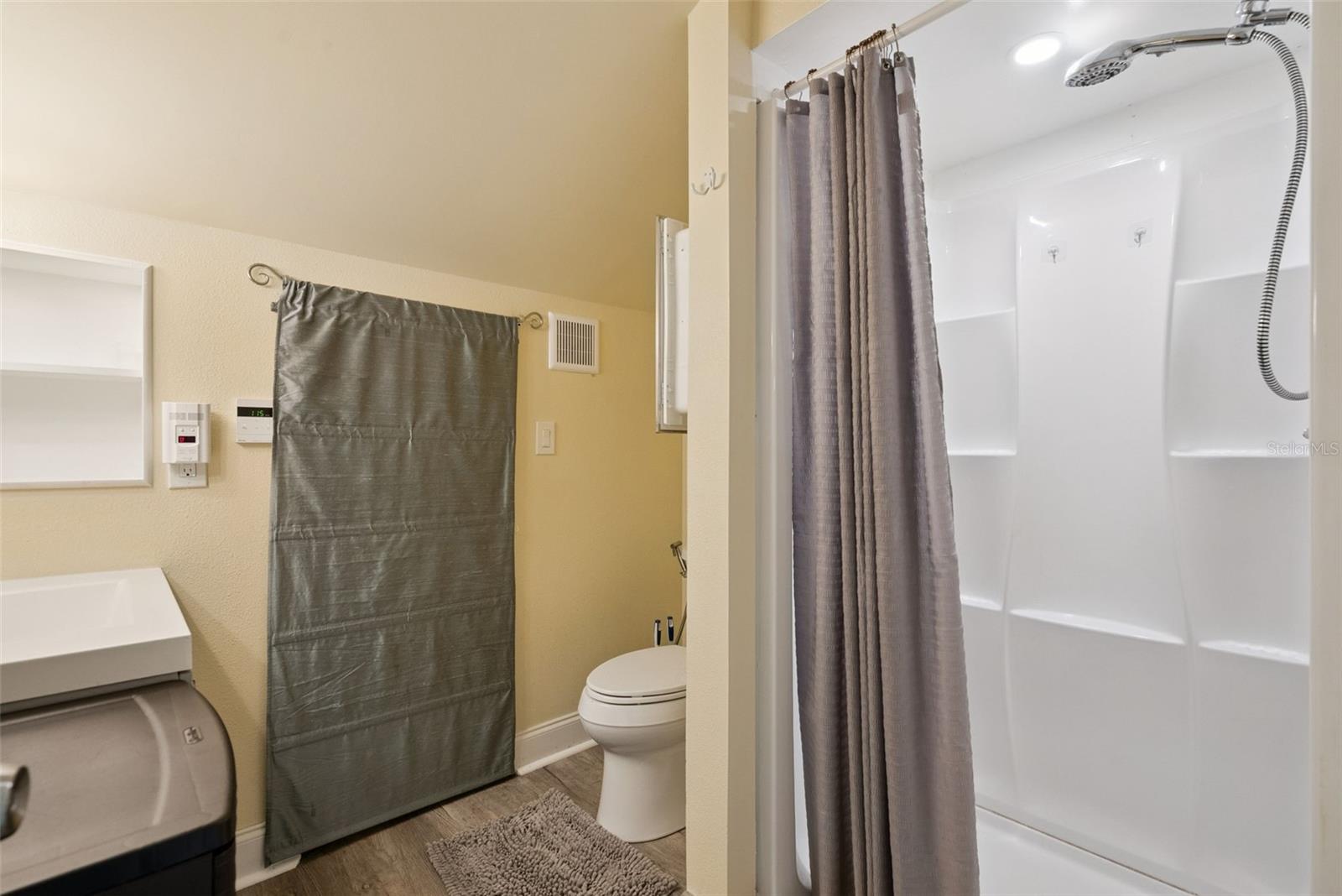 Image 41 of 67 For 1498 Markham Woods Road