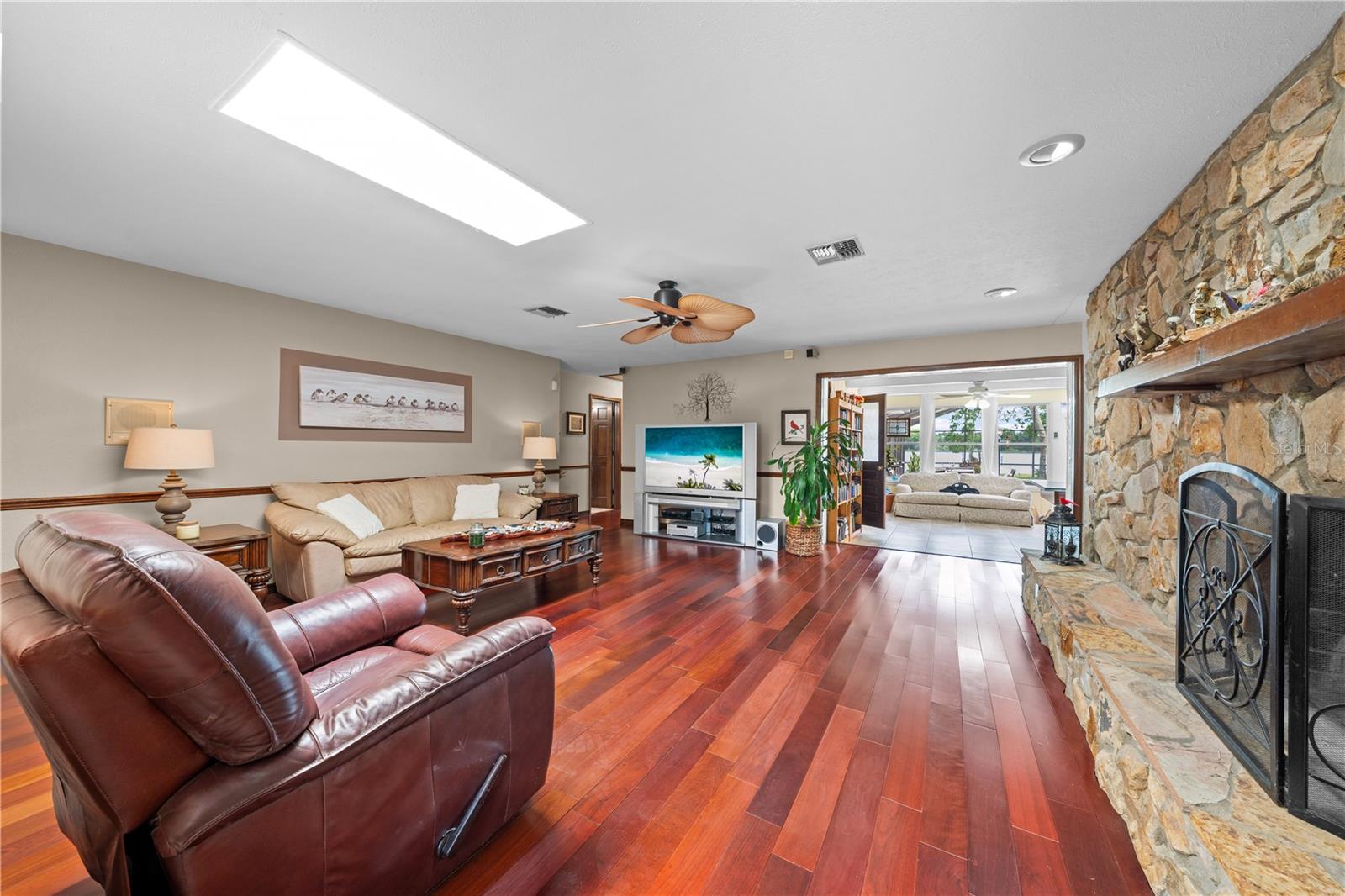 Image 12 of 91 For 6770 Bay Shore Drive