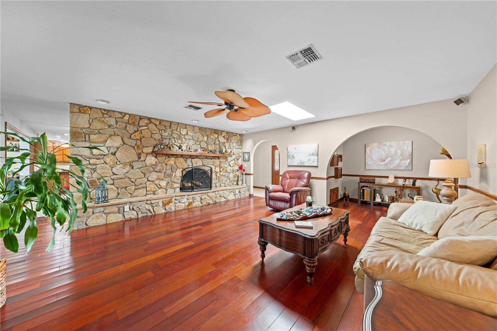 Image 13 of 91 For 6770 Bay Shore Drive