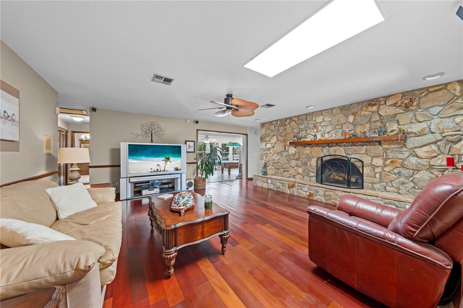 Image 14 of 91 For 6770 Bay Shore Drive