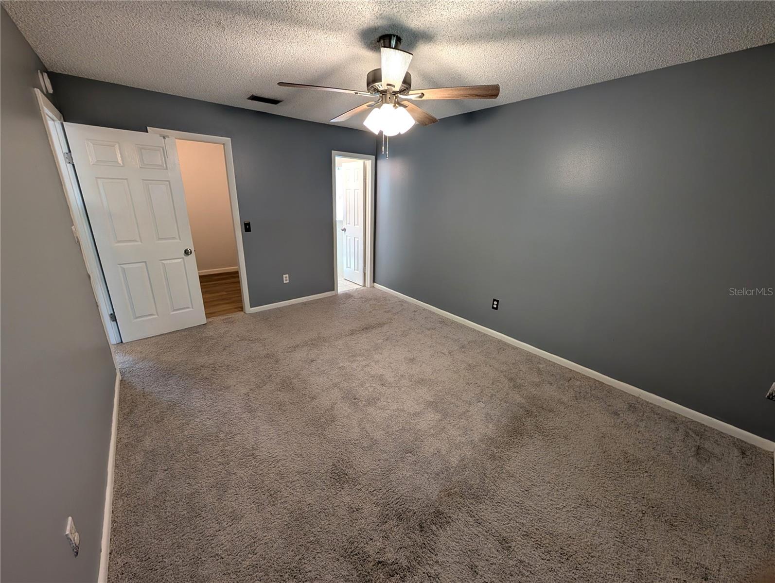 Image 10 of 14 For 719 Regent Circle S