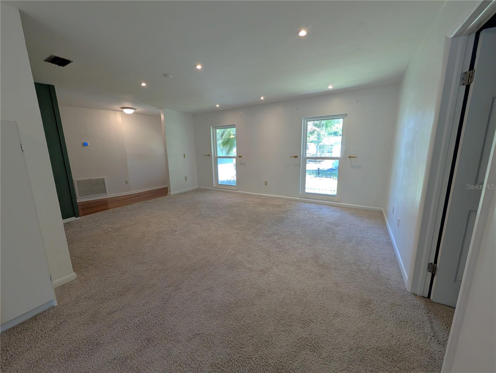 Image 3 of 14 For 719 Regent Circle S