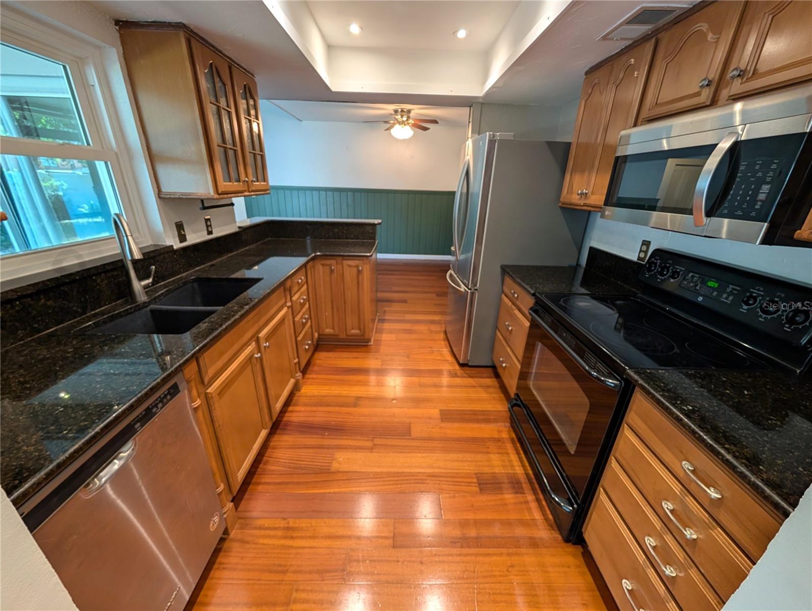 Image 4 of 14 For 719 Regent Circle S