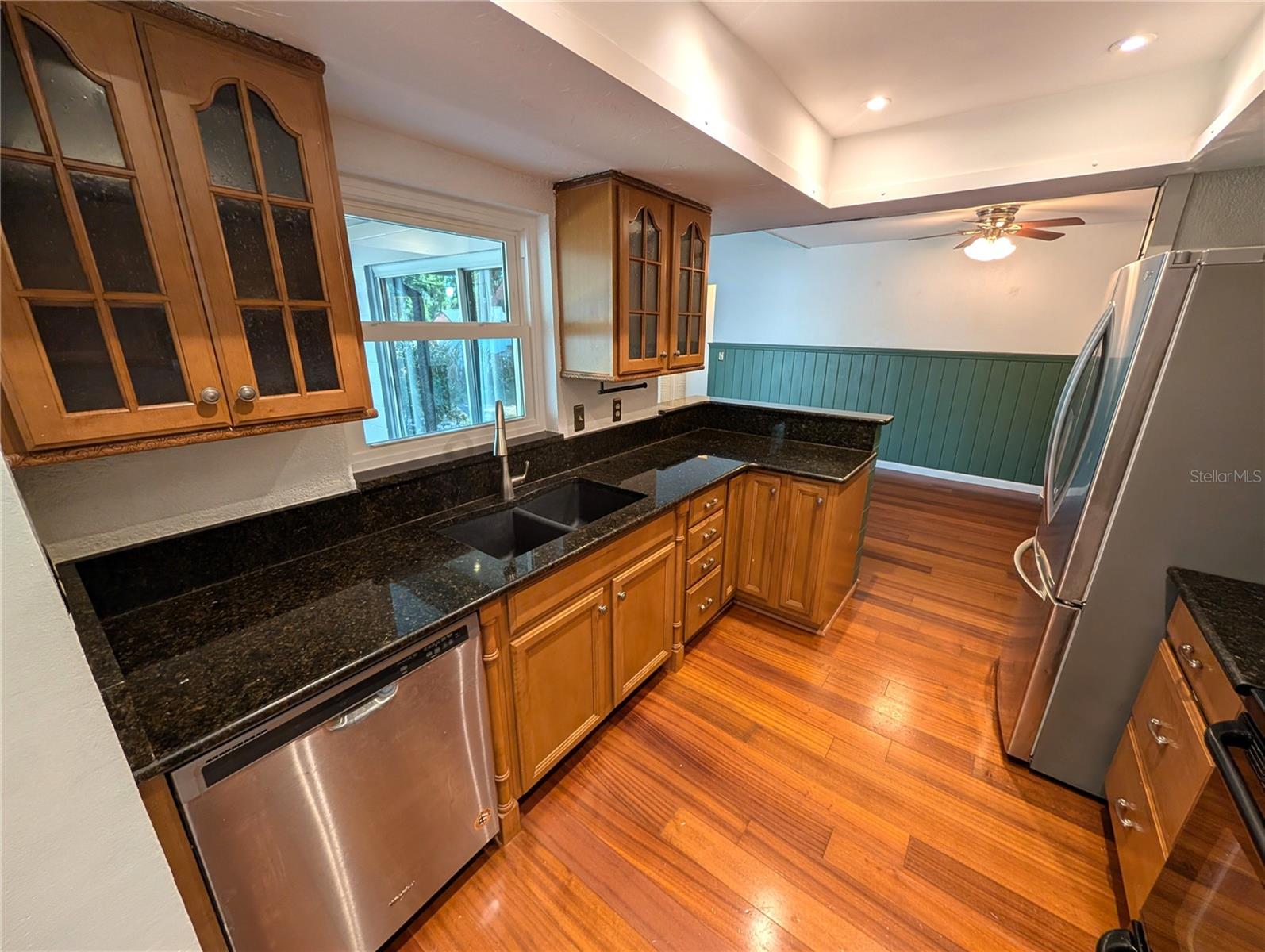 Image 5 of 14 For 719 Regent Circle S