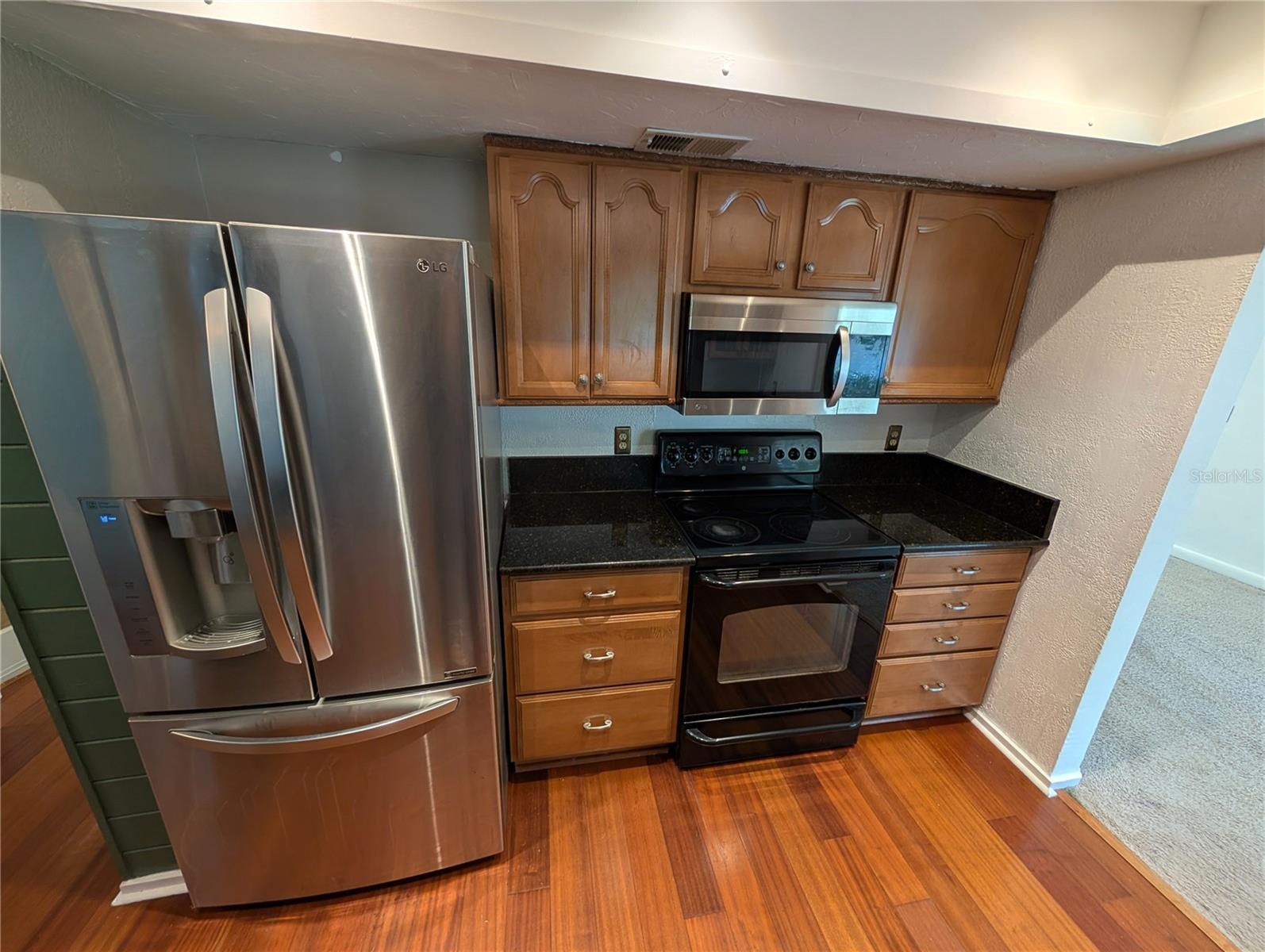 Image 6 of 14 For 719 Regent Circle S