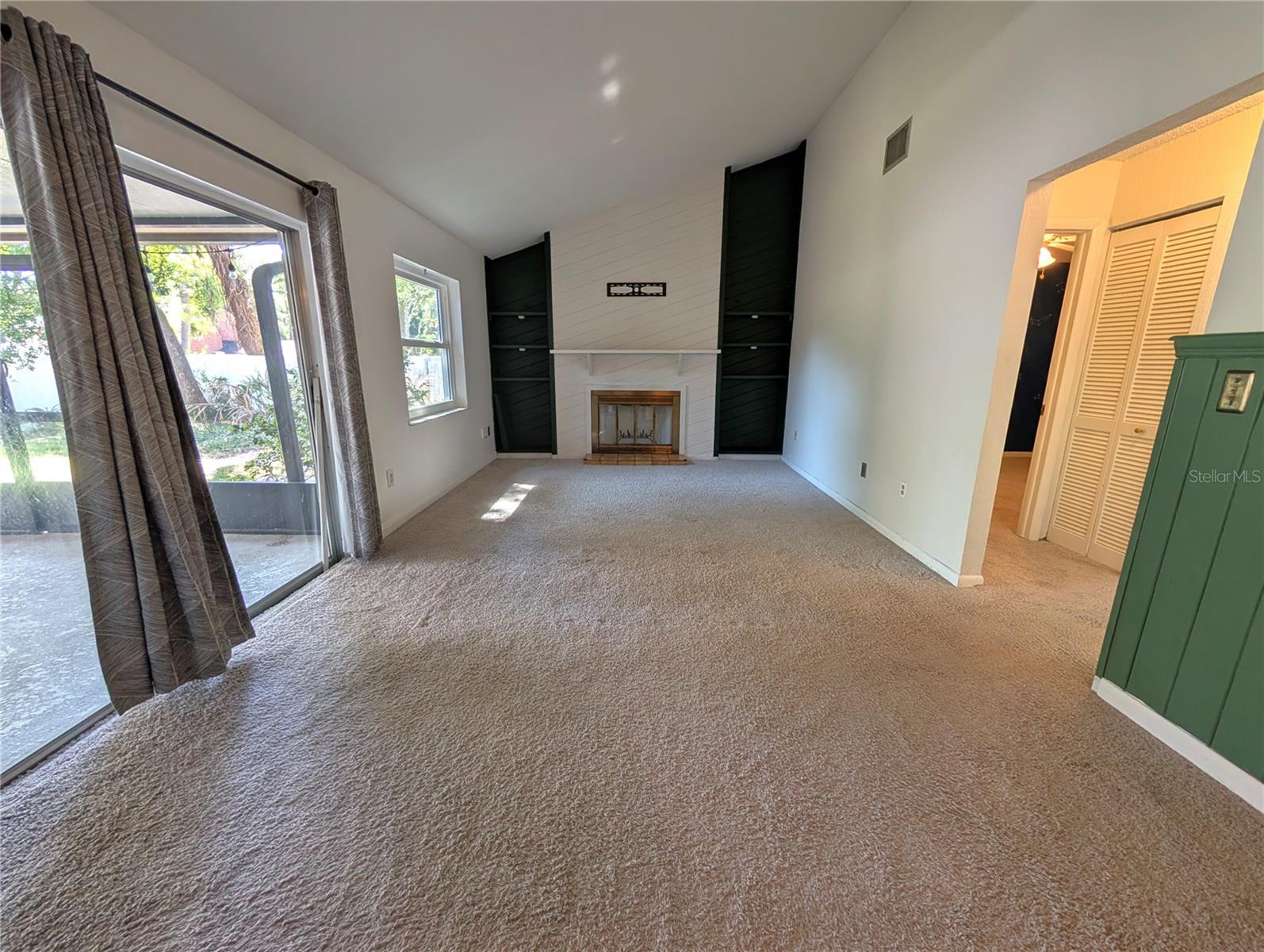 Image 8 of 14 For 719 Regent Circle S