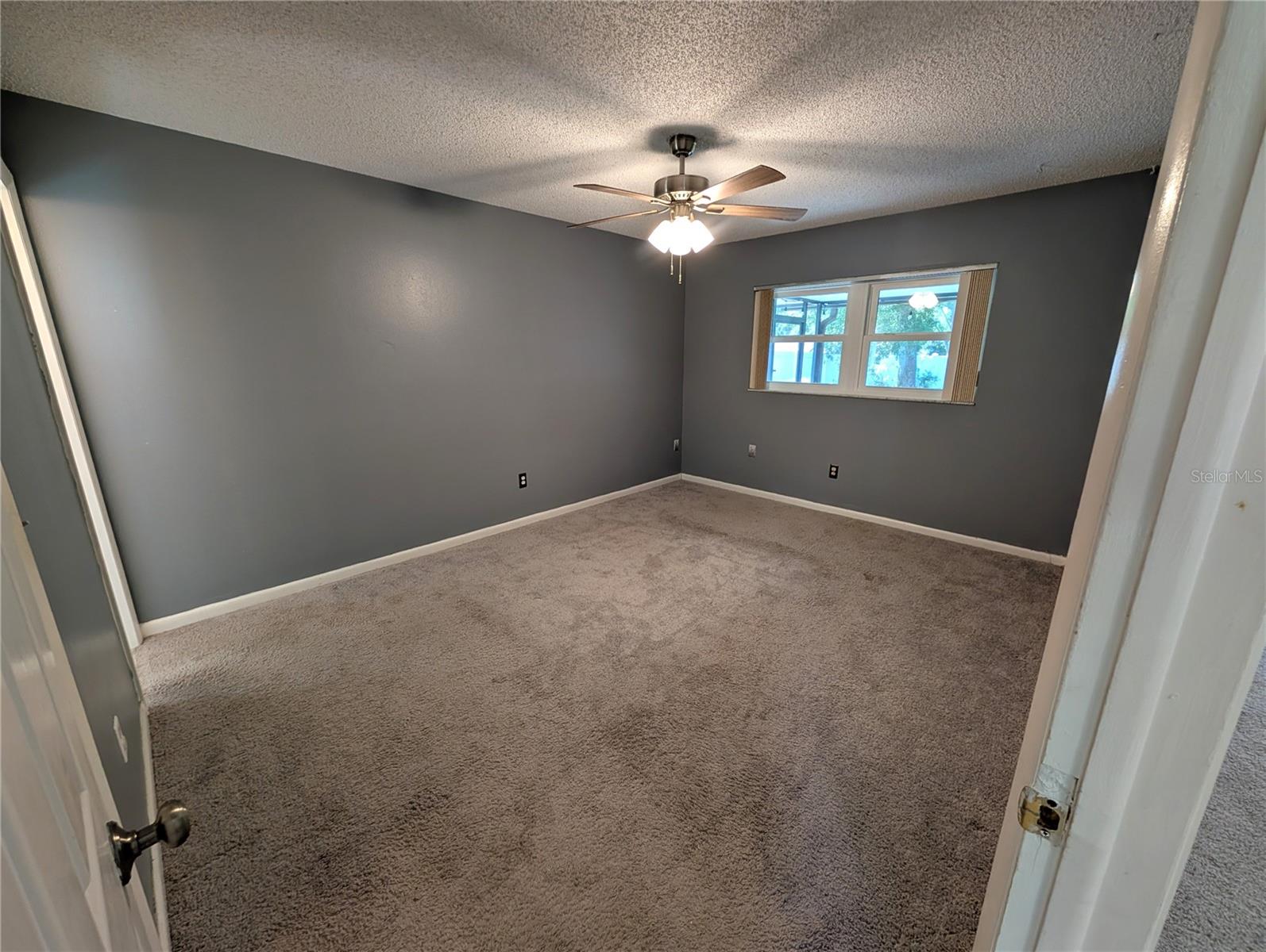 Image 9 of 14 For 719 Regent Circle S