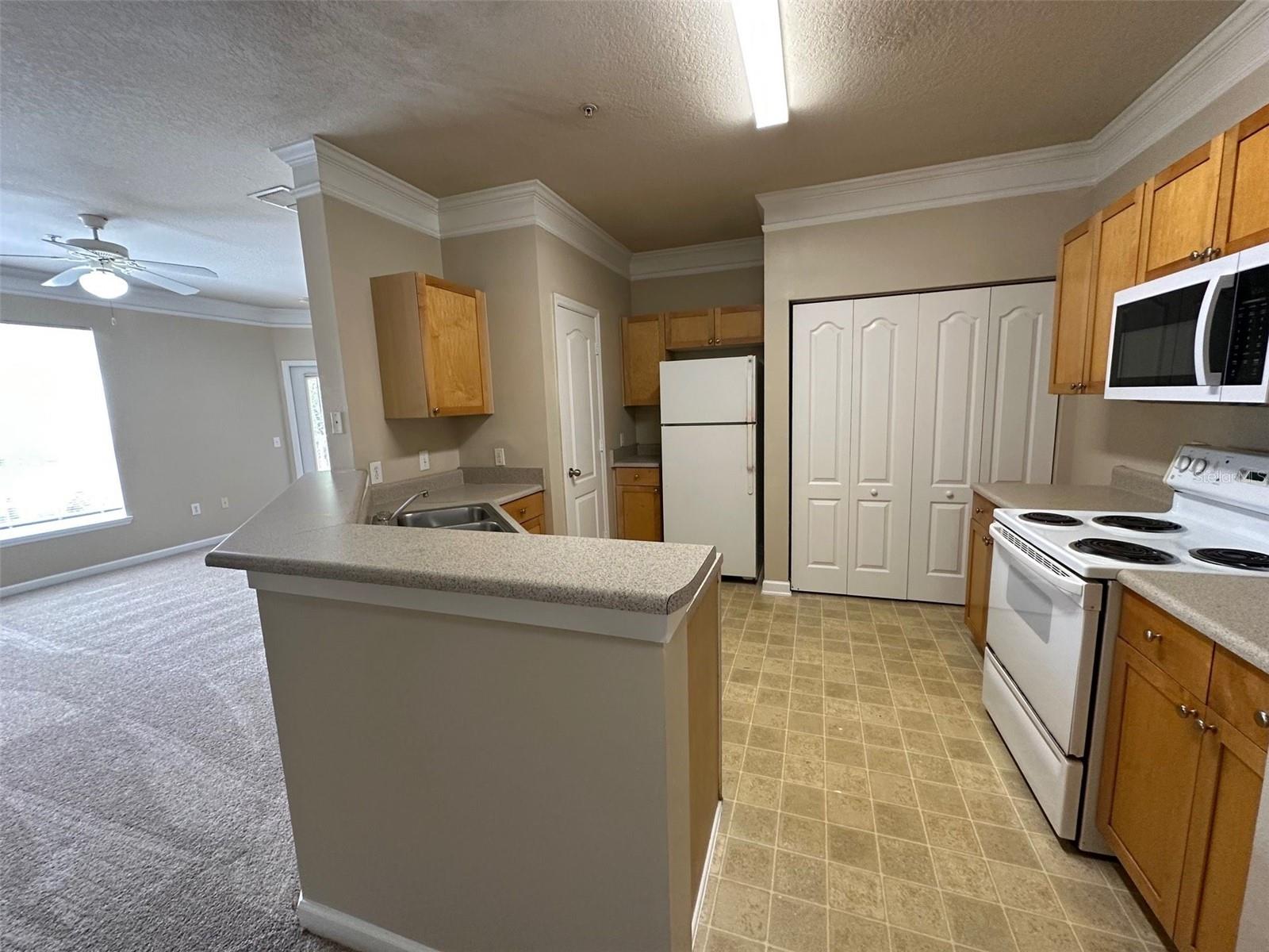 Image 5 of 36 For 8836 Villa View Circle 201